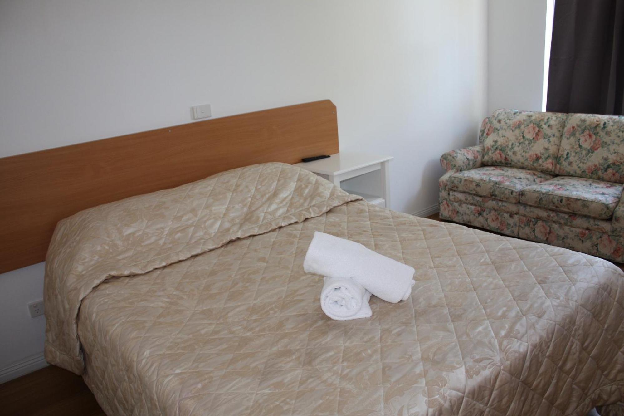 Coburg Motor Inn Мельбурн Экстерьер фото