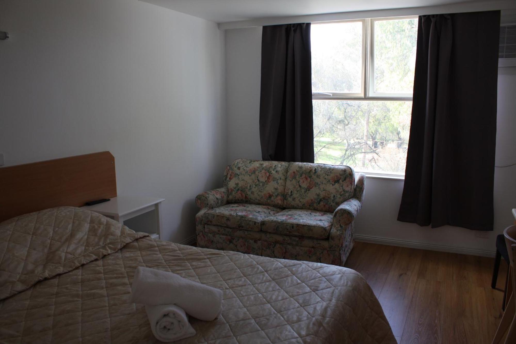 Coburg Motor Inn Мельбурн Экстерьер фото